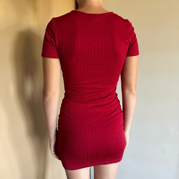 Short sleeve red body con mini dress with knit pattern - Picture 5 of 6